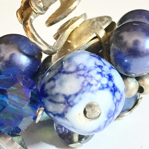 Vendome vintage bead cluster clip earrings - Picture 3 of 5